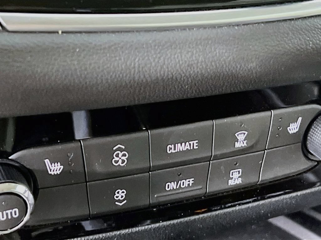 Used 2022 Buick Enclave Essence FWD image 18