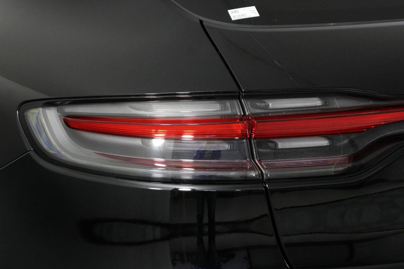 Certified 2025 Porsche Macan image 21