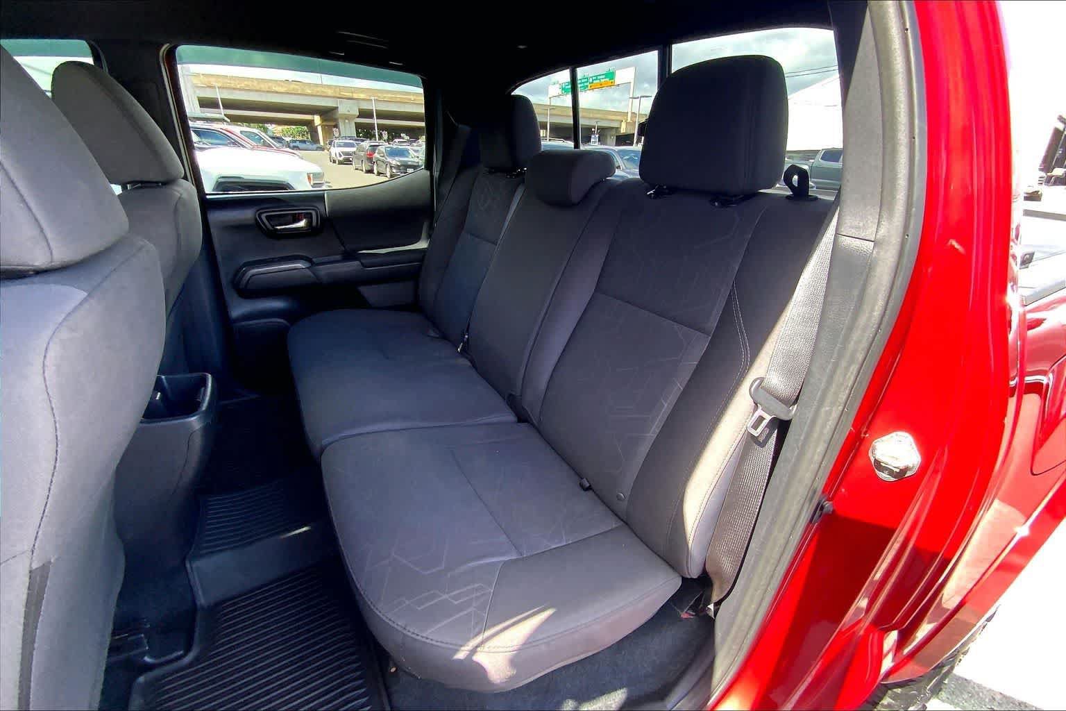 Used 2016 Toyota Tacoma SR AWD/4WD image 29