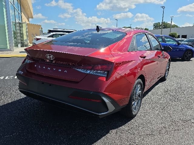 Certified 2024 Hyundai Elantra SEL FWD image 17
