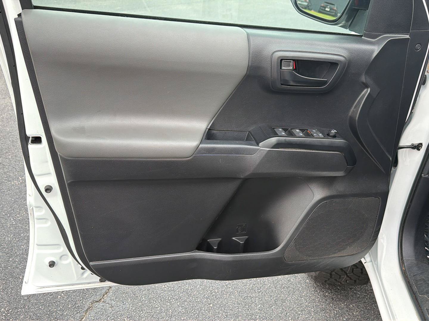 Used 2023 Toyota Tacoma SR AWD/4WD image 17