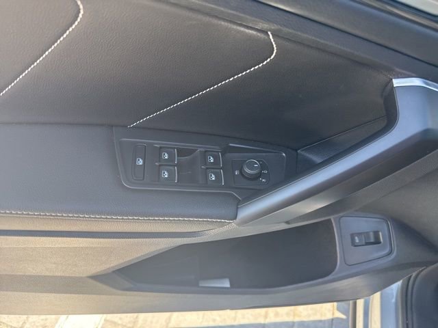 Used 2023 Volkswagen Tiguan SE R-Line FWD image 18
