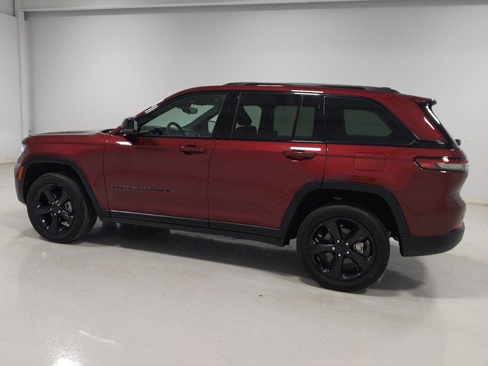 Used 2023 Jeep Grand Cherokee Altitude AWD/4WD image 3