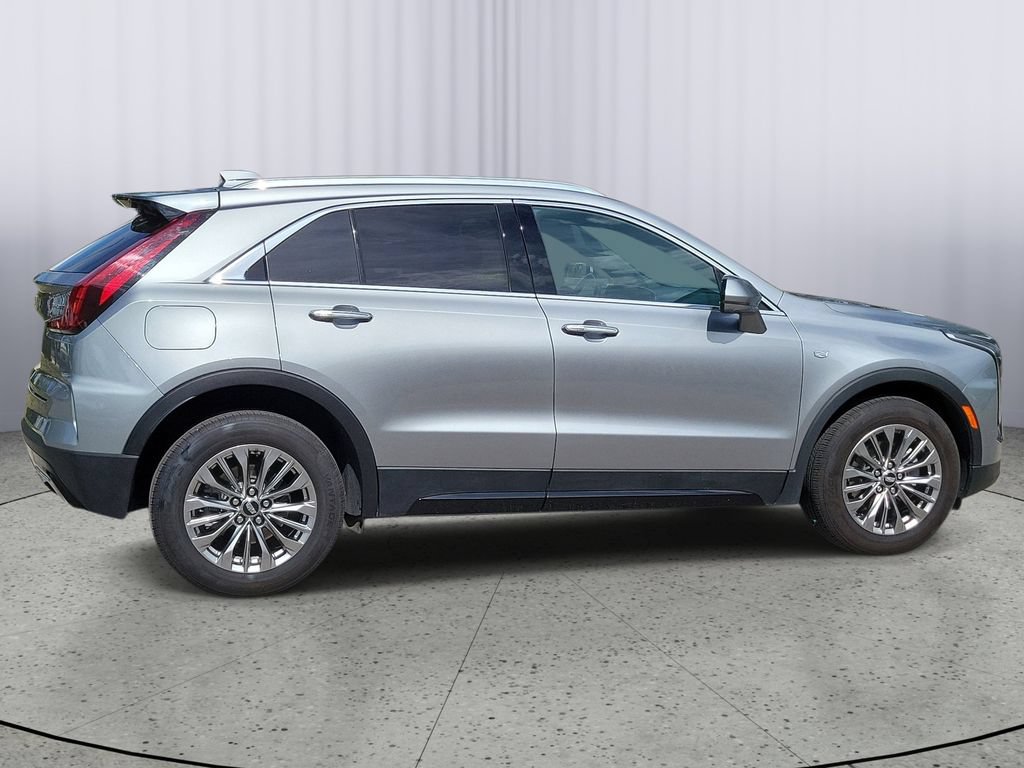 Used 2025 Cadillac XT4 Premium Luxury FWD image 3