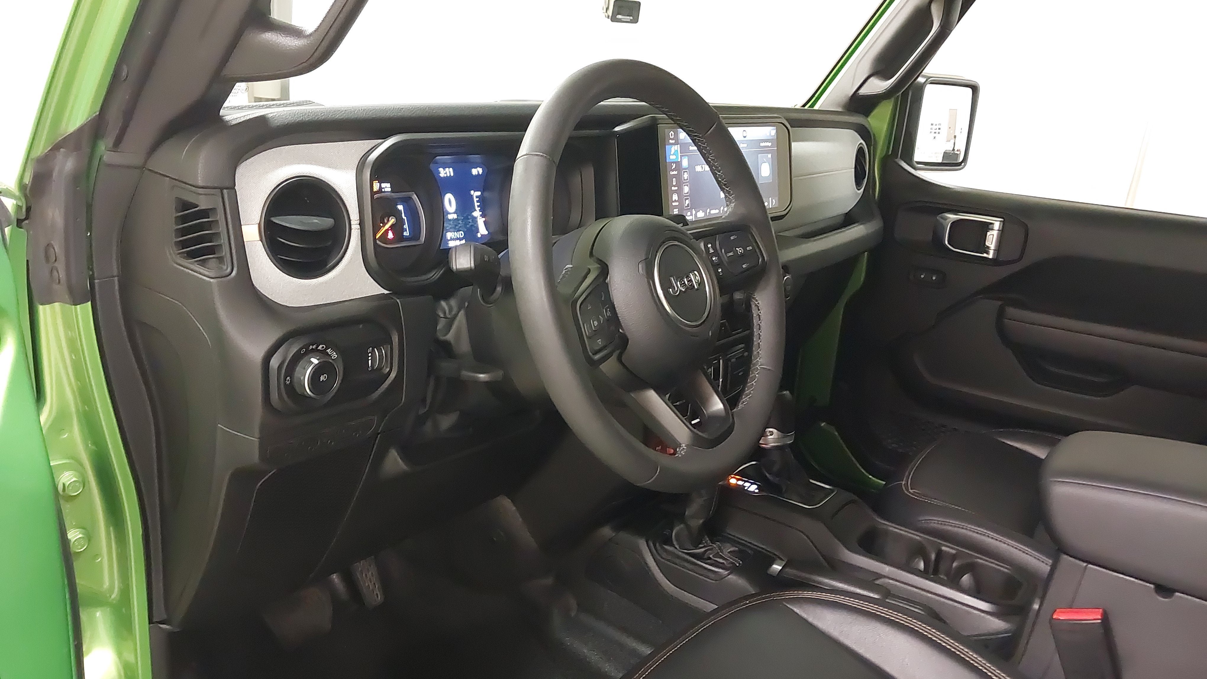 Used 2025 Jeep Wrangler Unlimited Sport AWD/4WD image 18