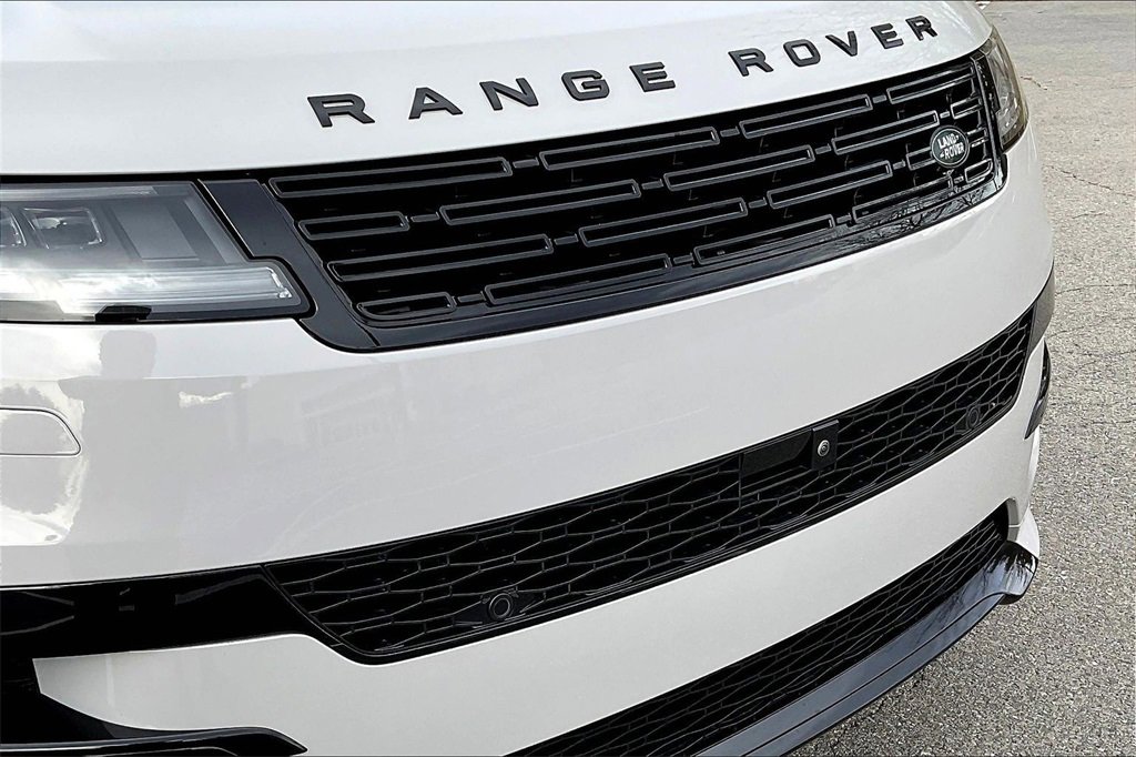 Used 2025 Land Rover Range Rover Sport Dynamic SE image 32