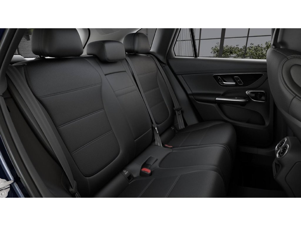 Used 2023 Mercedes-Benz GLC 300 4MATIC image 5