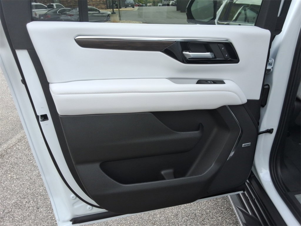 New 2026 Chevrolet Suburban Premier image 18