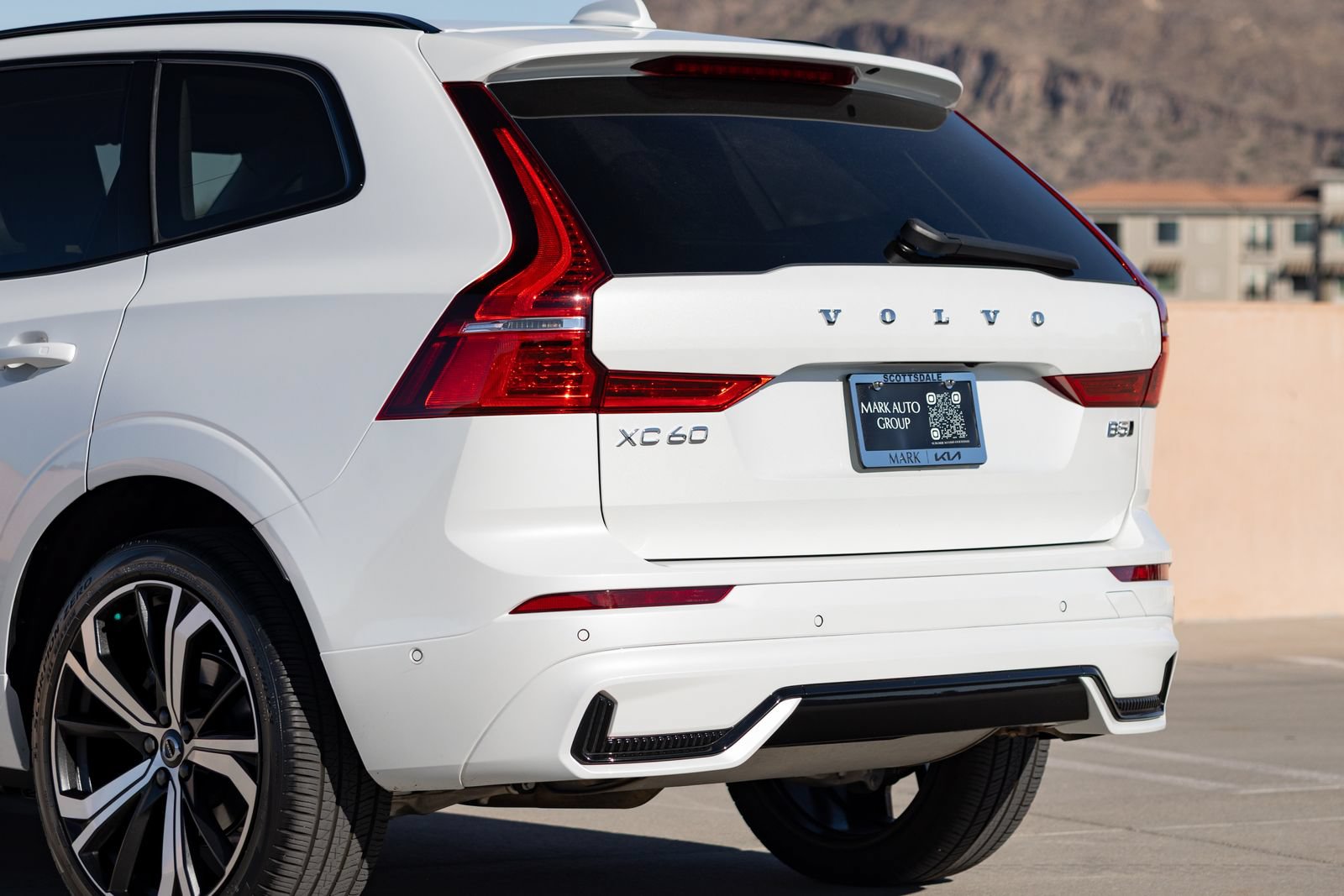 Used 2023 Volvo XC60 B5 Ultimate w/ Protection Package AWD/4WD image 13