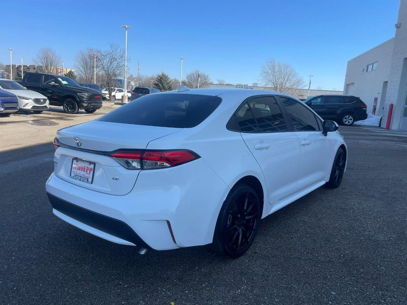 Used 2021 Toyota Corolla LE image 3