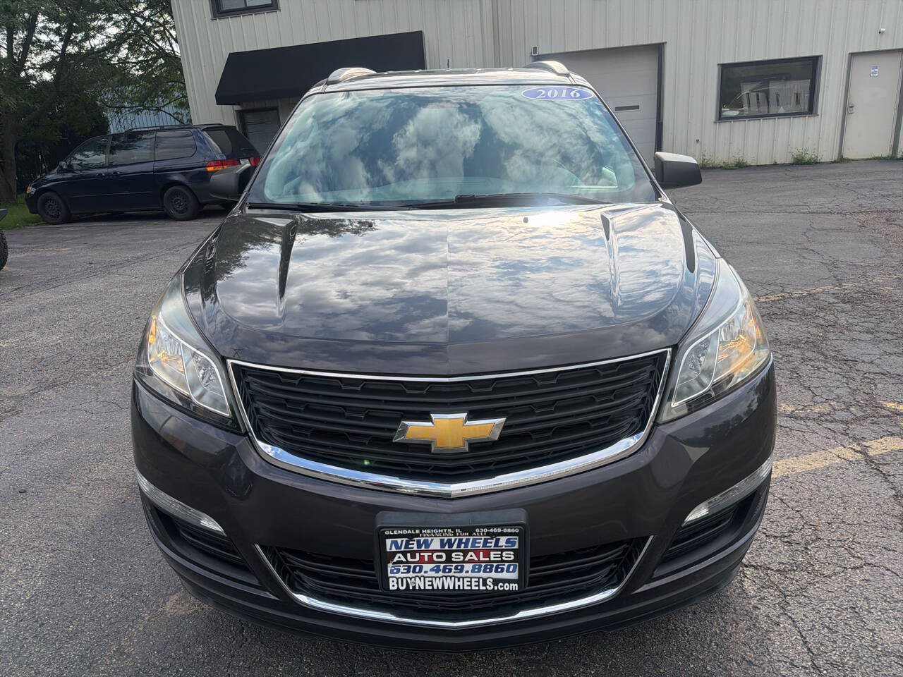 Used 2016 Chevrolet Traverse LS FWD image 2