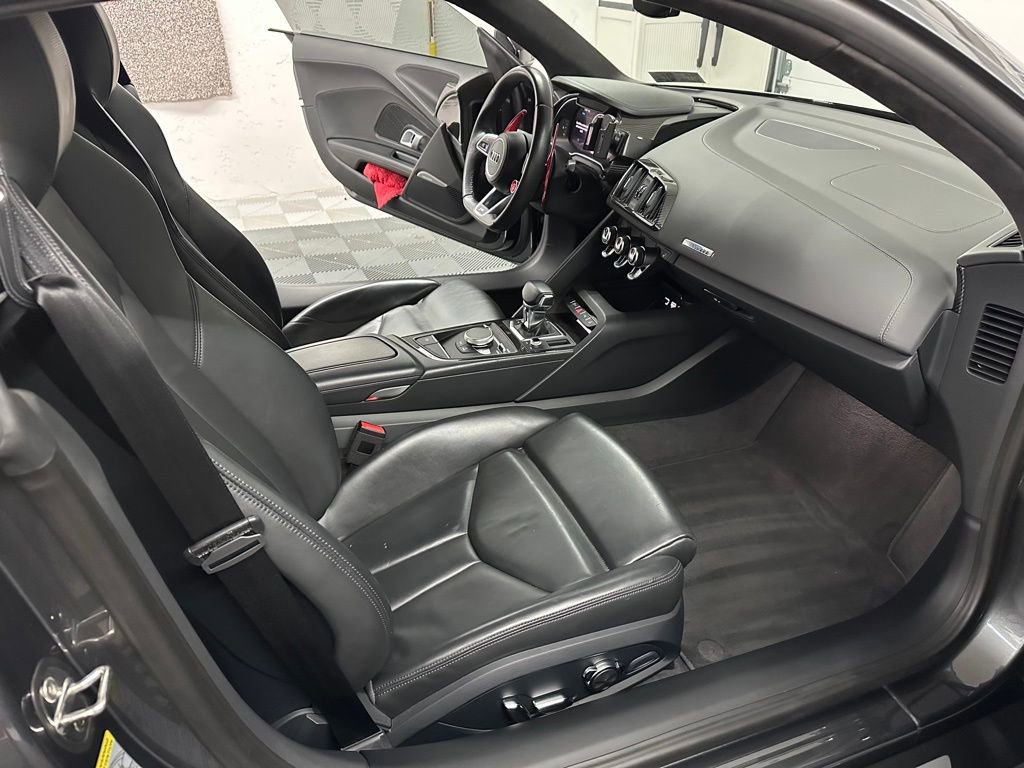 Used 2018 Audi R8 V10 w/ Premium Package image 27
