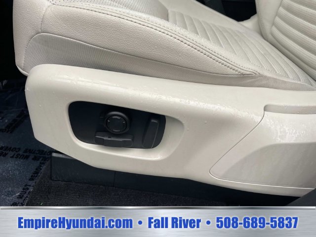 Used 2025 Land Rover Discovery S AWD/4WD image 19