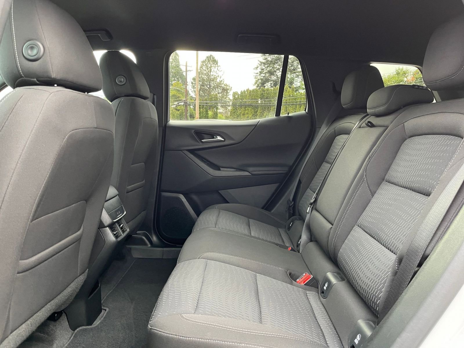 Used 2025 Chevrolet Equinox LT image 25