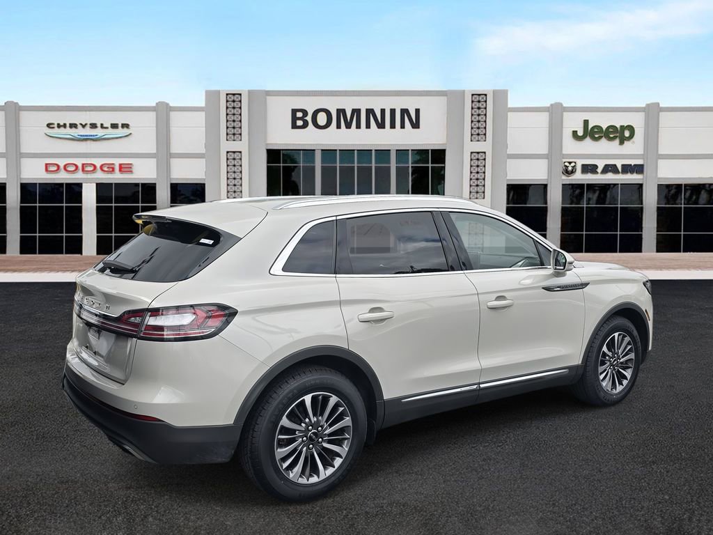 Used 2022 Lincoln Nautilus FWD w/ Premium Package image 4