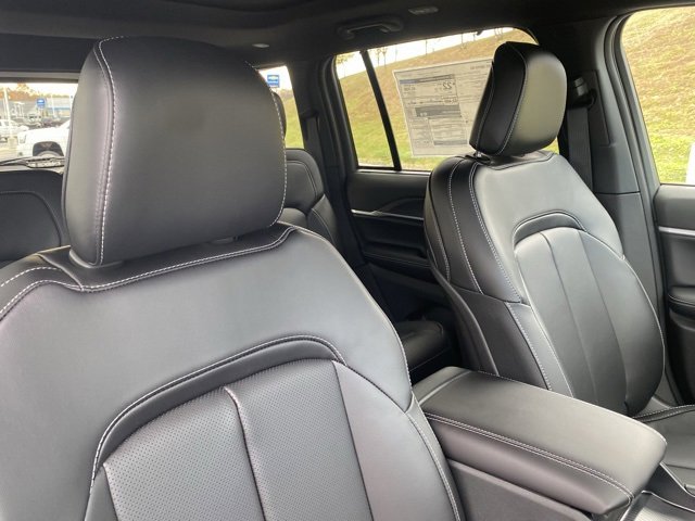 New 2025 Jeep Grand Cherokee Limited w/ Luxury Tech Group II image 32