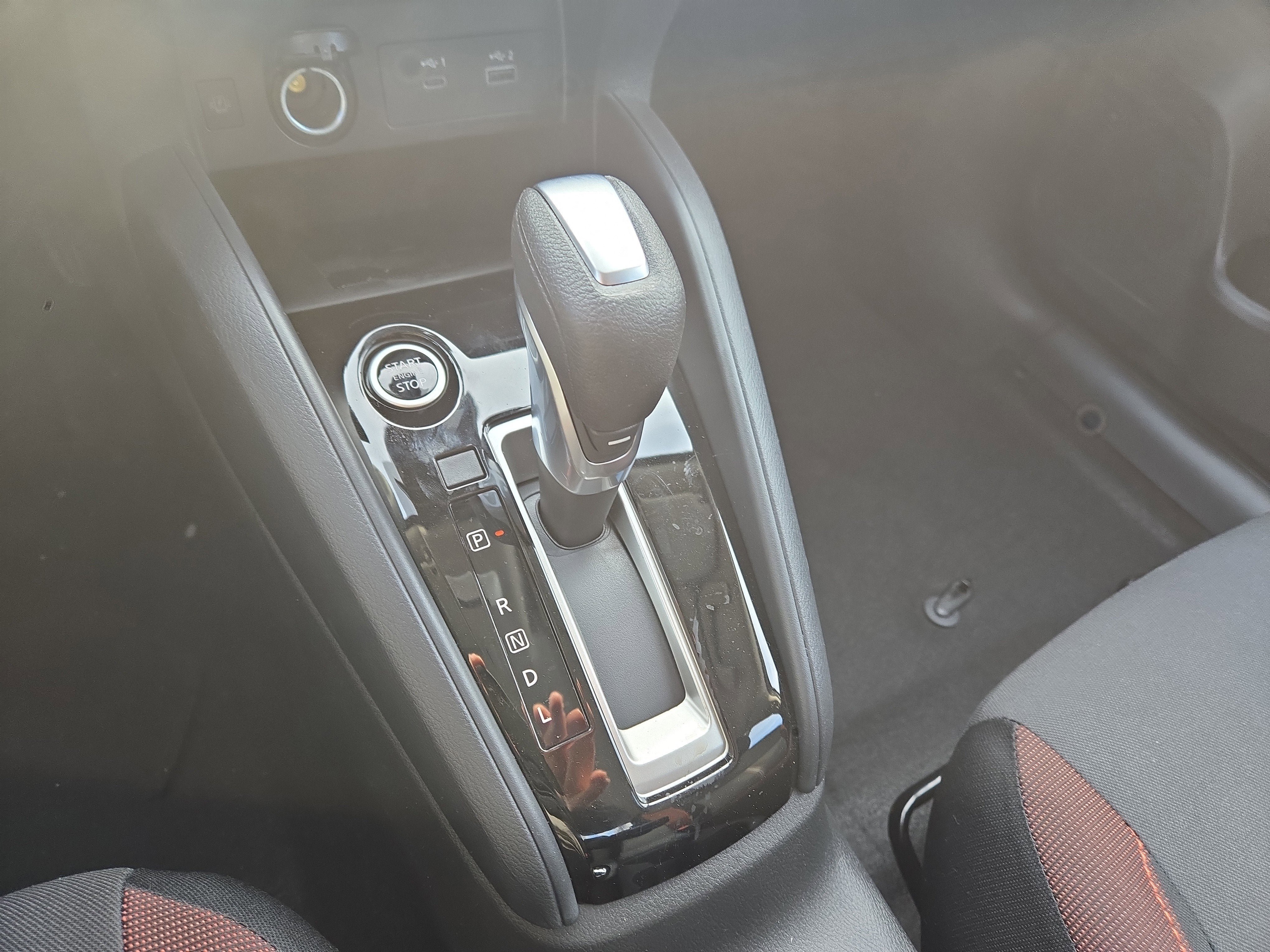 New 2025 Nissan Versa SR w/ Trunk Package image 22