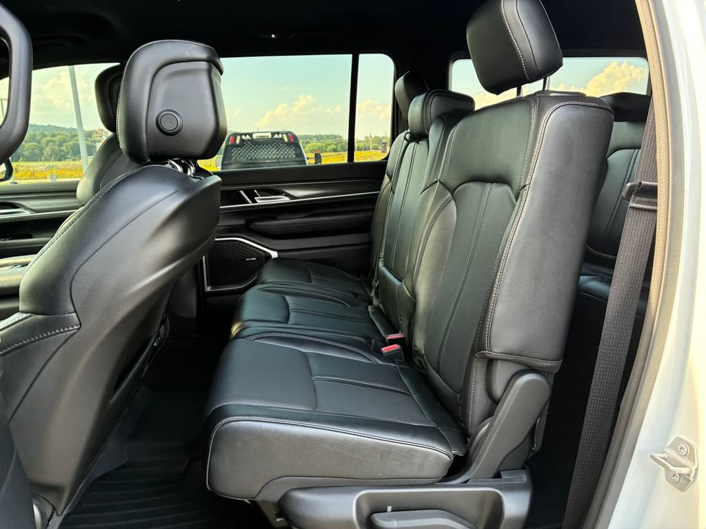 Used 2023 Jeep Wagoneer Series II AWD/4WD image 19