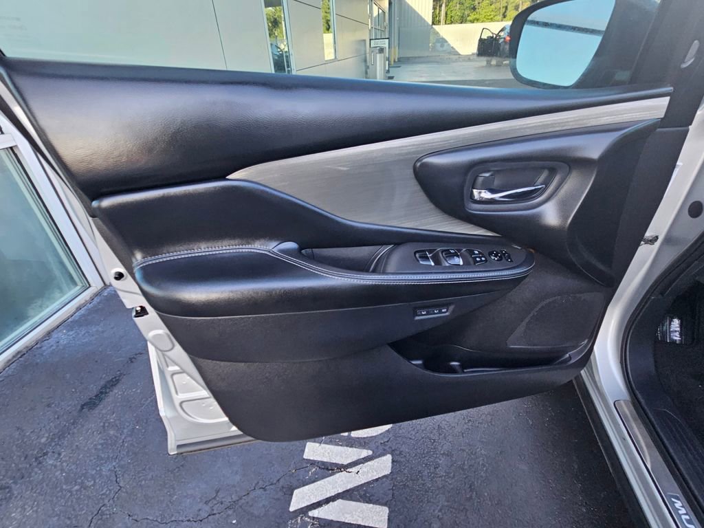 Used 2017 Nissan Murano Platinum w/ Platinum Technology Package FWD image 16