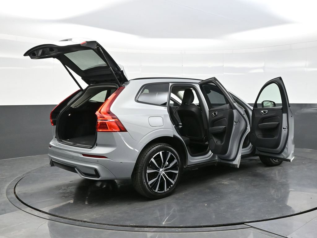 Used 2025 Volvo XC60 B5 Plus image 36