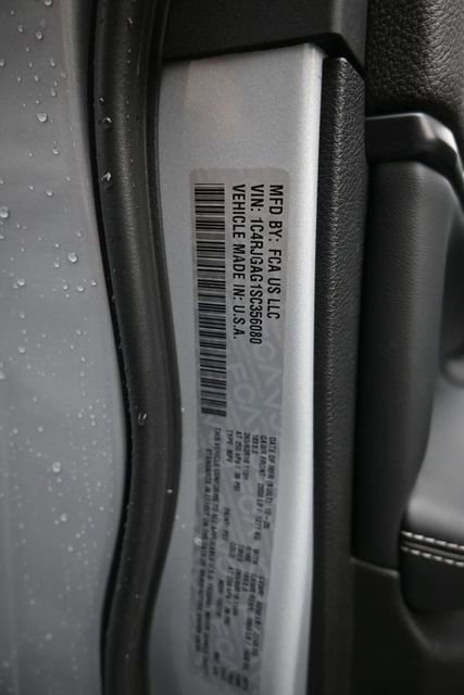 New 2025 Jeep Grand Cherokee Laredo image 14
