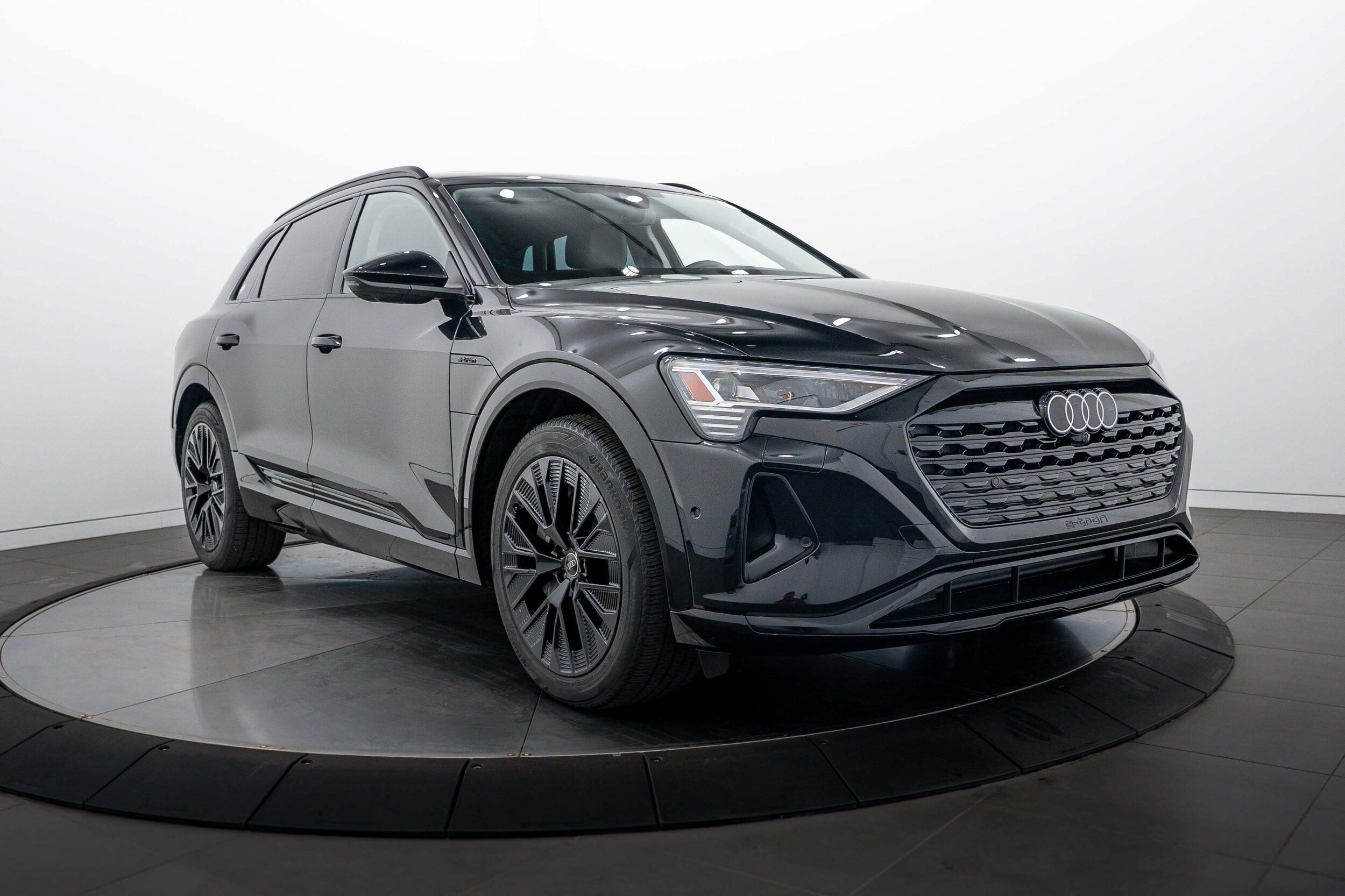 Certified 2024 Audi Q8 e-tron Prestige AWD/4WD image 2