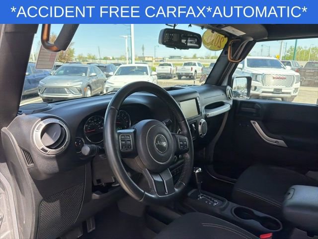 Used 2016 Jeep Wrangler Unlimited Sahara w/ Dual Top Group AWD/4WD image 18