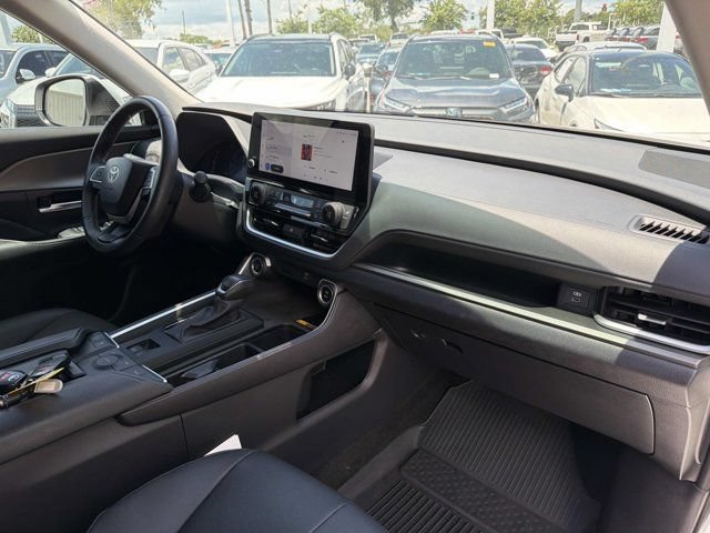 Certified 2024 Toyota Grand Highlander FWD image 18