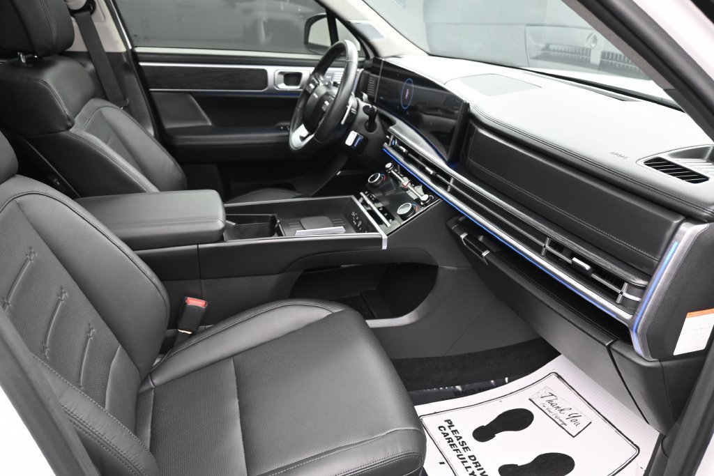 Used 2025 Hyundai Santa Fe Limited FWD image 32