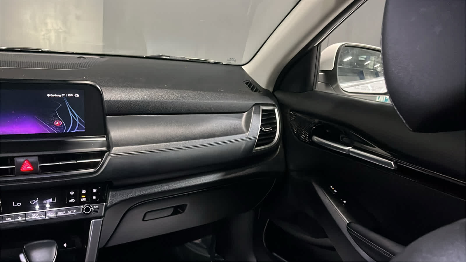 Used 2024 Kia Seltos EX FWD image 27