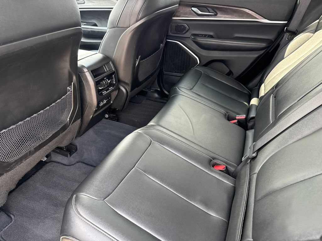 Used 2023 Jeep Grand Cherokee Limited AWD/4WD image 18
