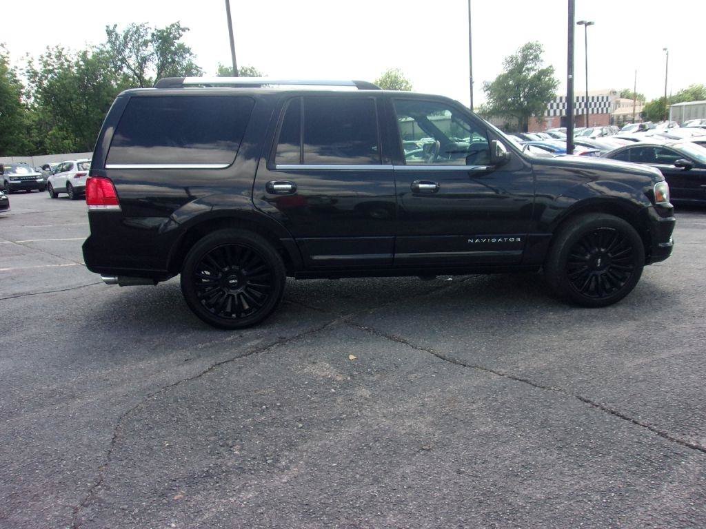 Used 2015 Lincoln Navigator 2WD image 5