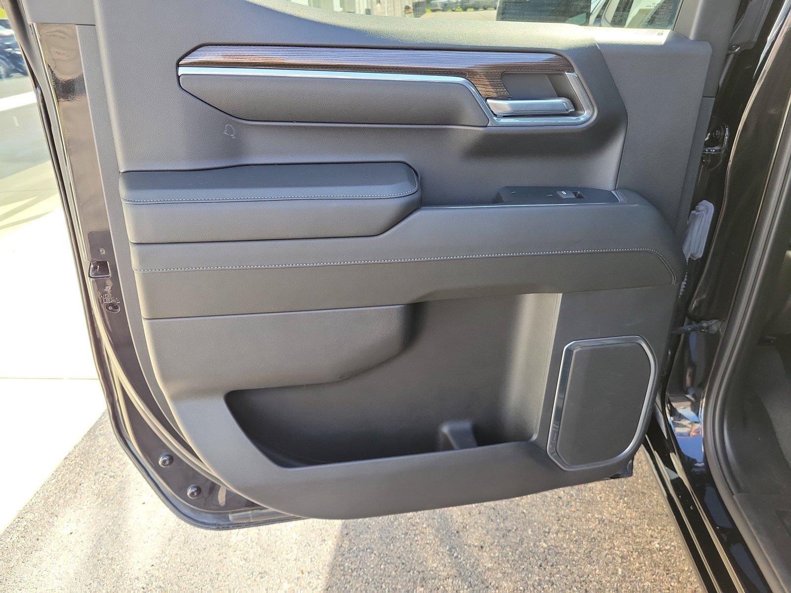Used 2023 Chevrolet Silverado 1500 LT AWD/4WD image 13