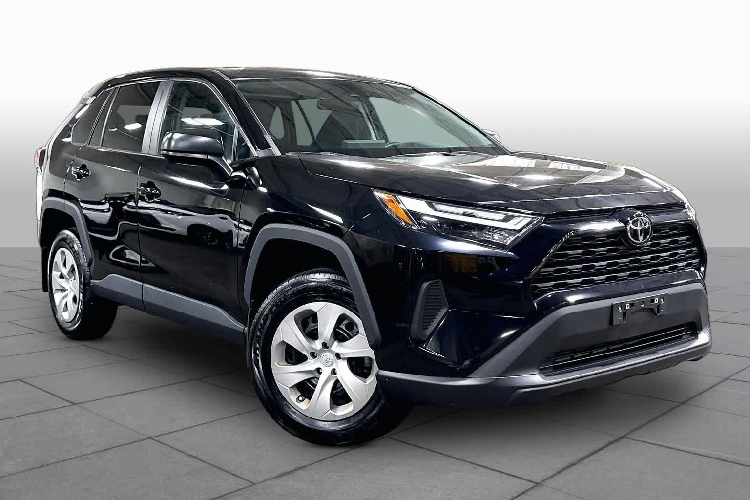 Used 2023 Toyota RAV4 LE AWD/4WD image 3