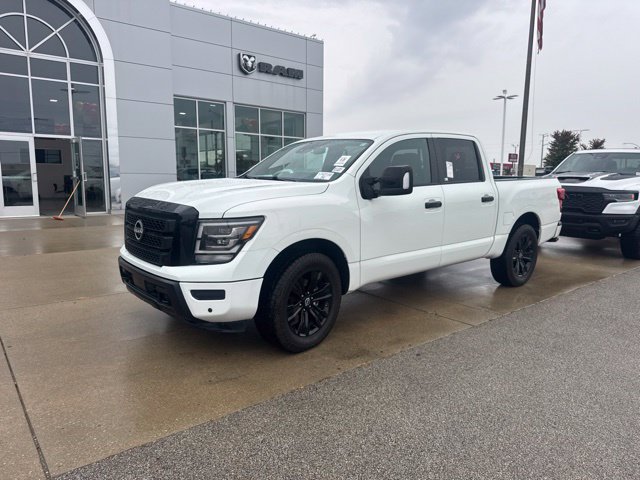Used 2023 Nissan Titan SV w/ SV Convenience Package AWD/4WD image 6
