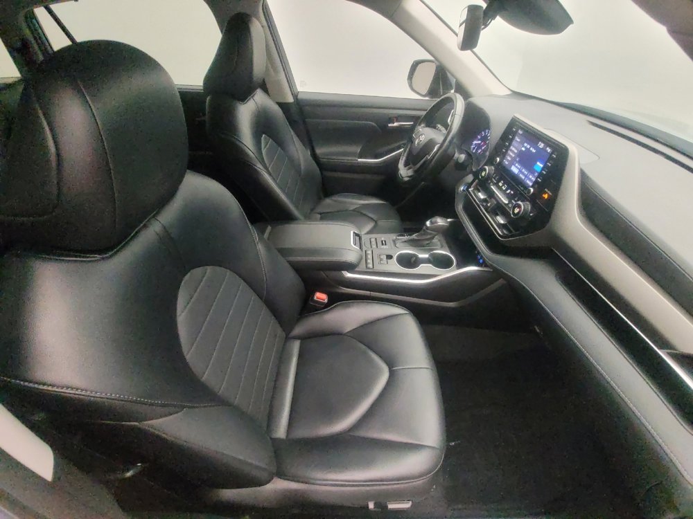 Used 2022 Toyota Highlander XLE image 21