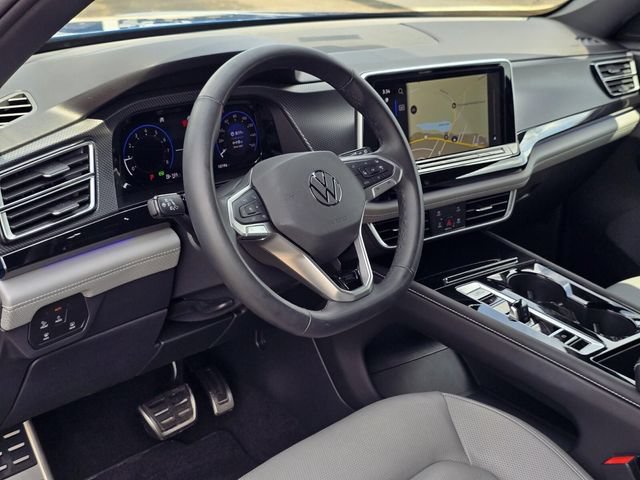 Used 2025 Volkswagen Atlas Cross Sport SEL R-Line AWD/4WD image 32