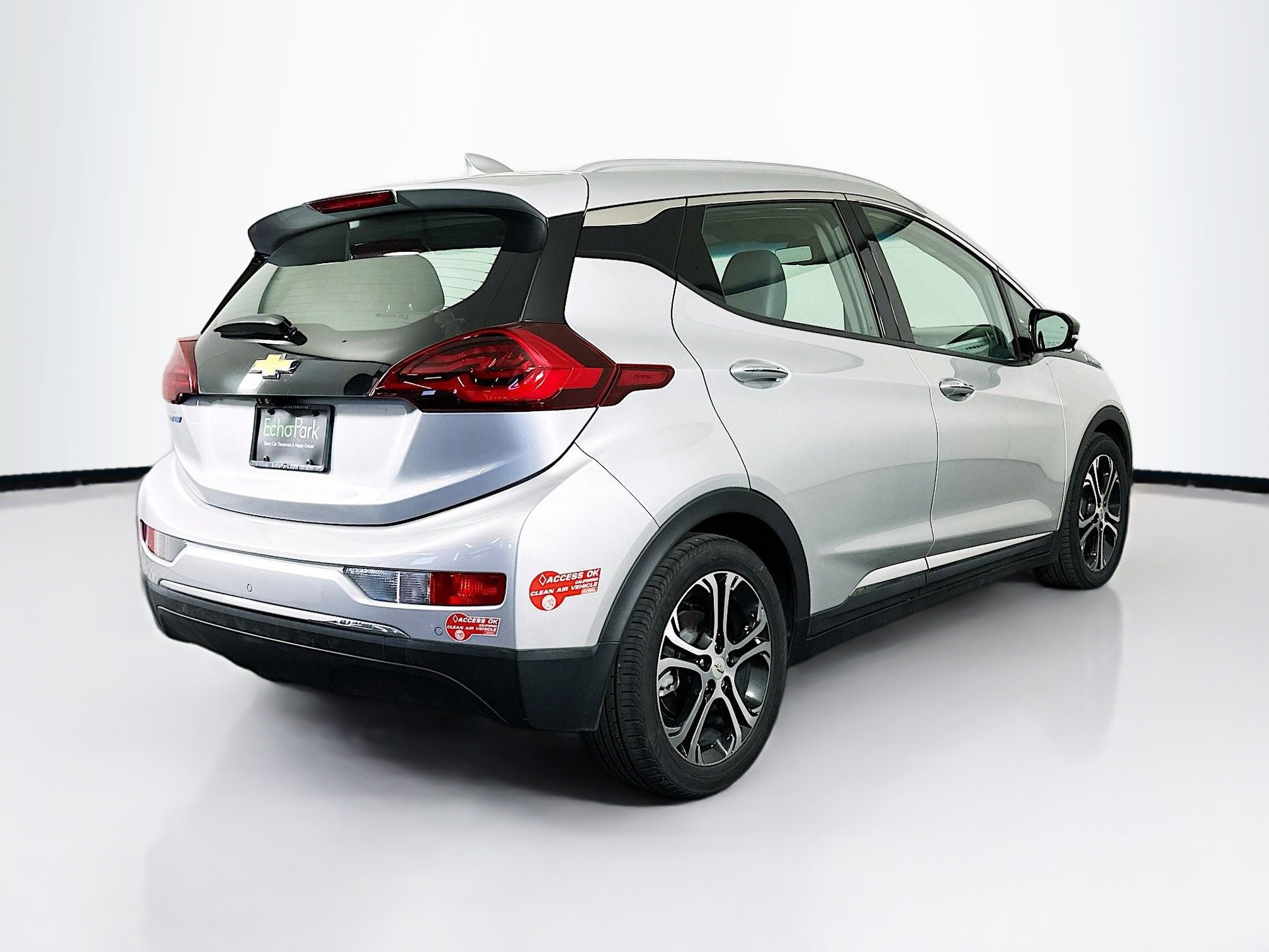 Used 2018 Chevrolet Bolt Premier w/ Driver Confidence II Package FWD image 9