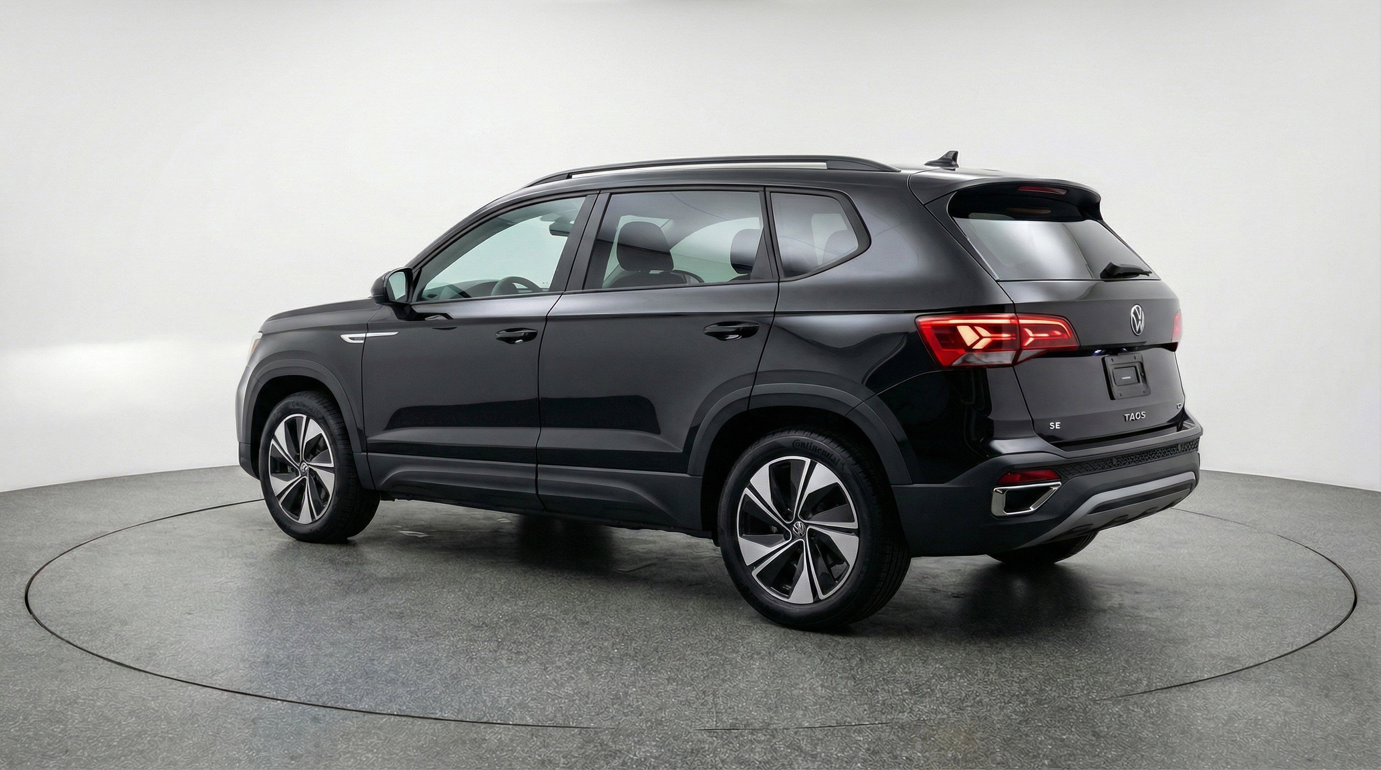 Used 2025 Volkswagen Taos SE image 6