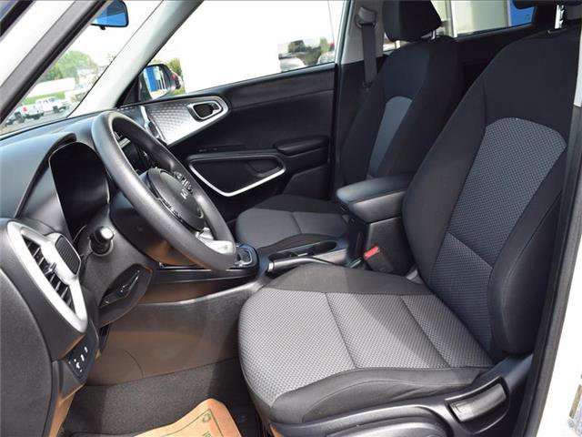 Used 2023 Kia Soul LX w/ LX Technology Package image 19