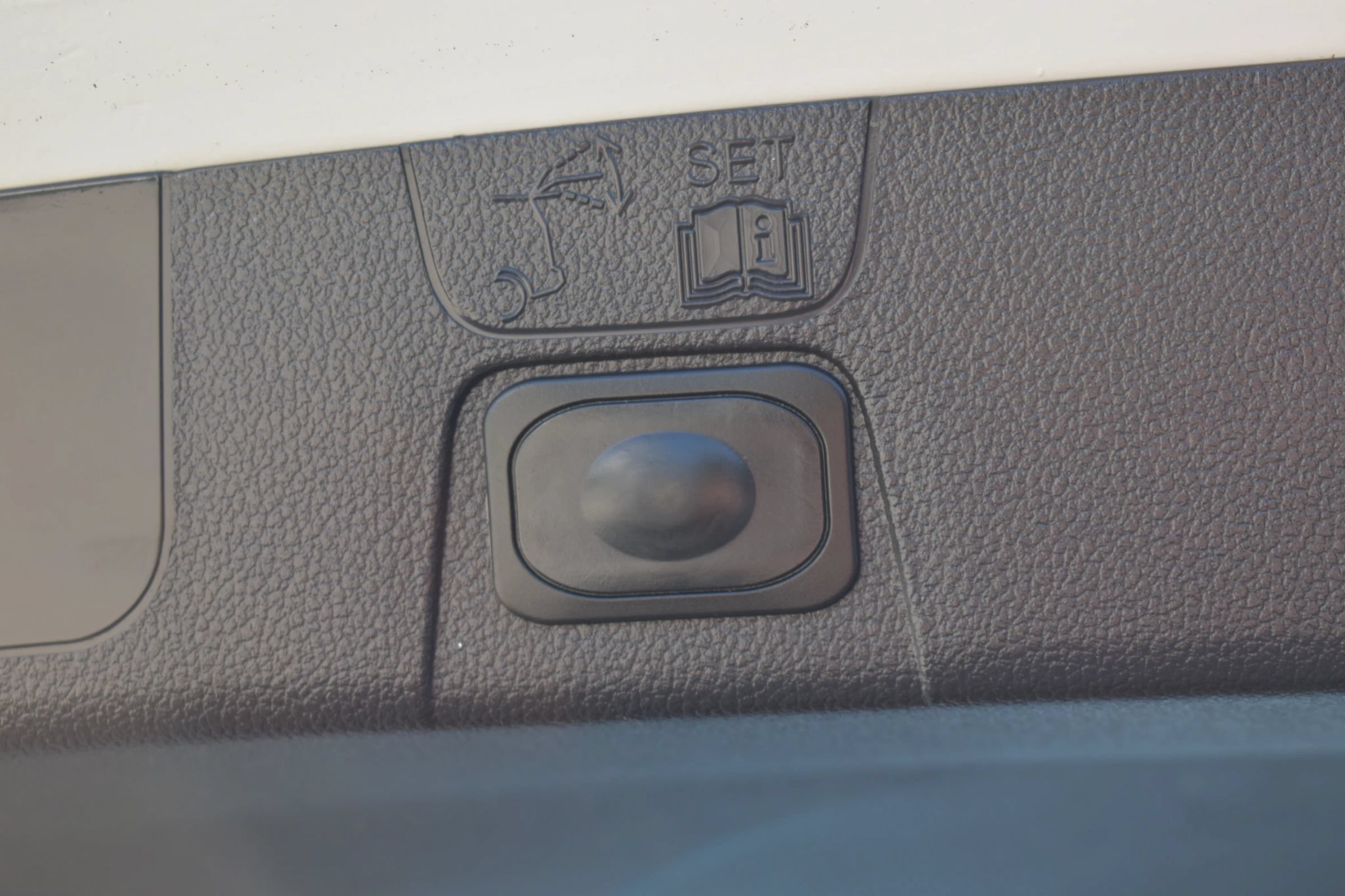 Used 2013 Ford C-MAX Energi SEL FWD image 14