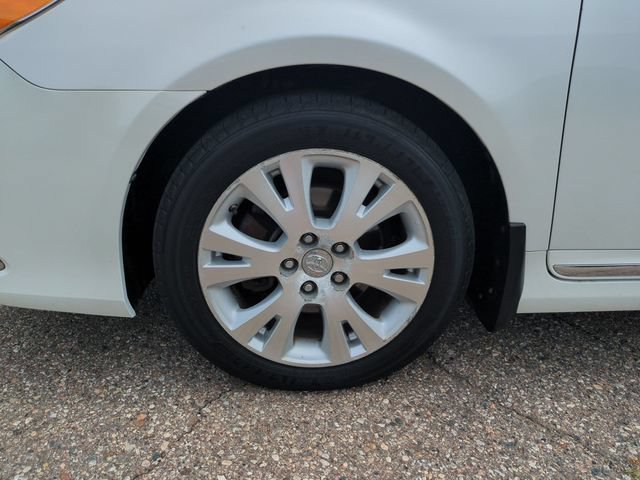 Used 2012 Toyota Avalon XLS FWD image 21