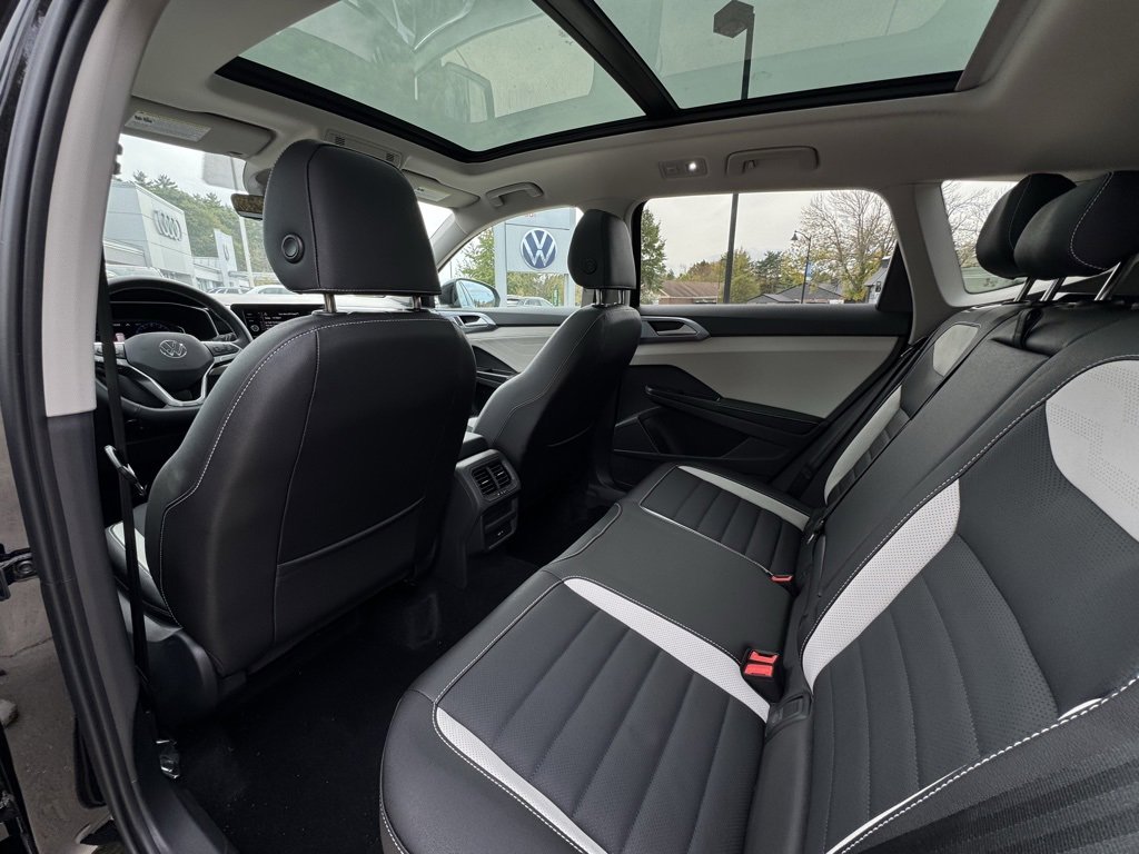 New 2025 Volkswagen Taos SEL image 24