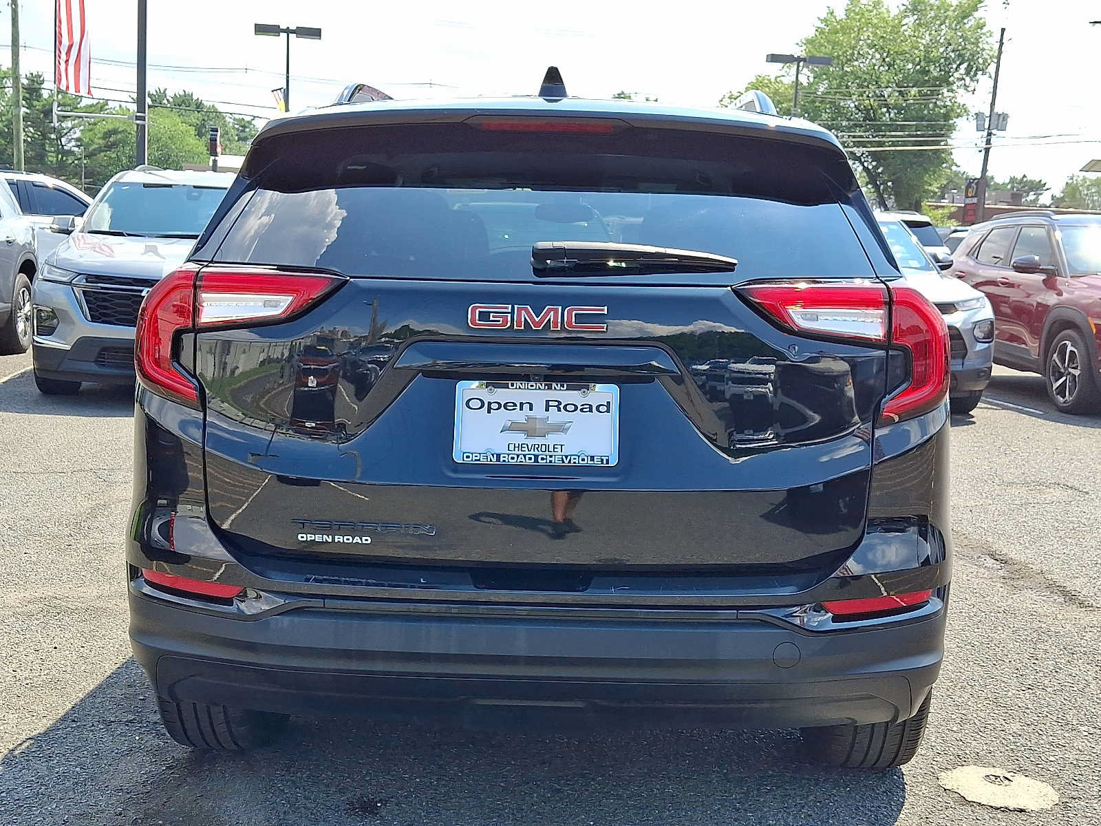 Used 2023 GMC Terrain SLE w/ Driver Convenience Package FWD image 5