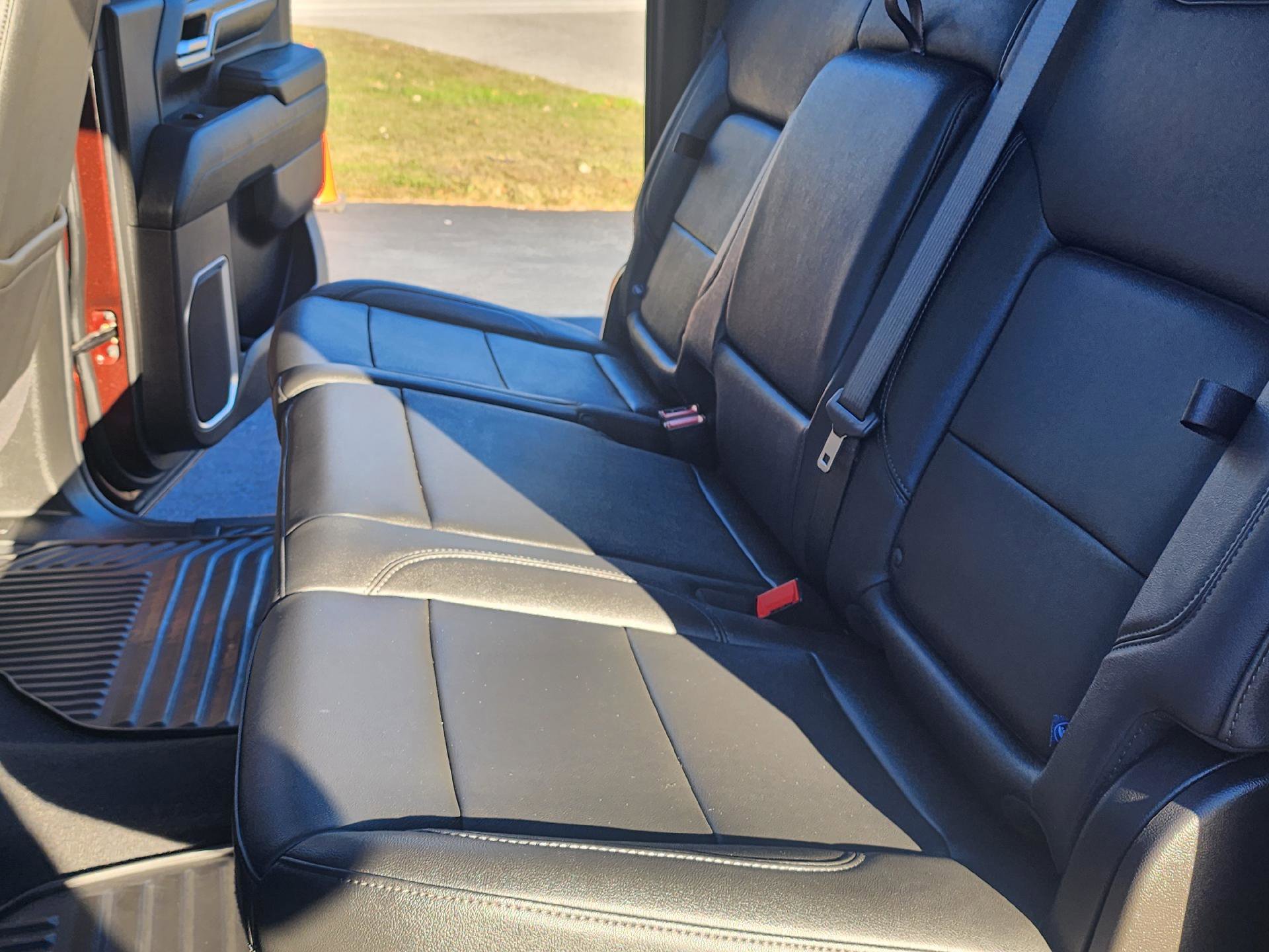 Used 2024 Chevrolet Silverado 2500 LT w/ Convenience Package image 9