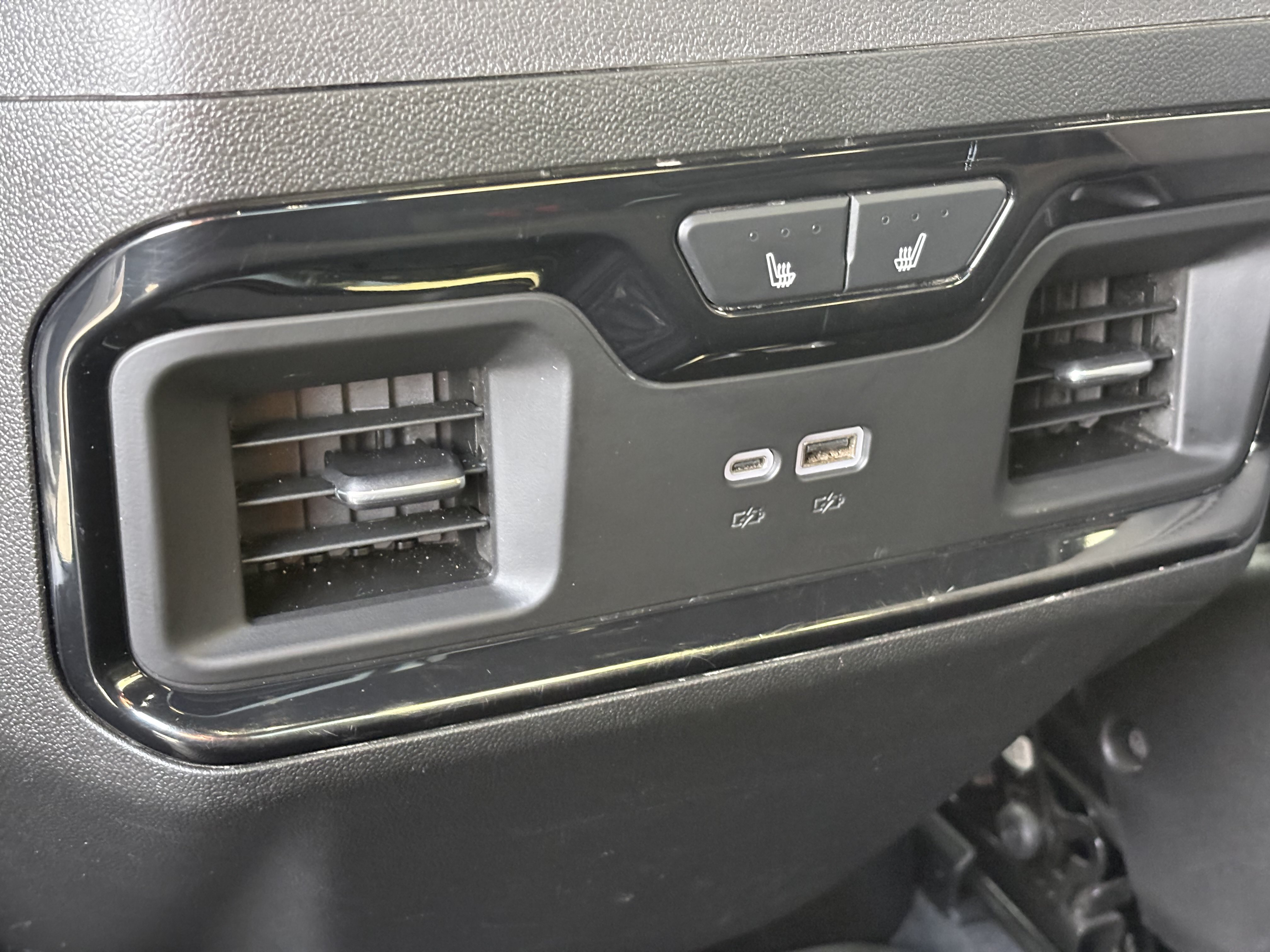 Used 2025 GMC Sierra 2500 AT4 w/ AT4 Premium Plus Package AWD/4WD image 12