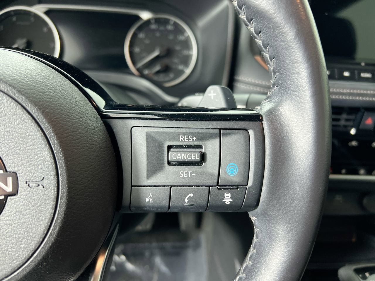 Used 2023 Nissan Rogue SL w/ SL Premium Package image 17