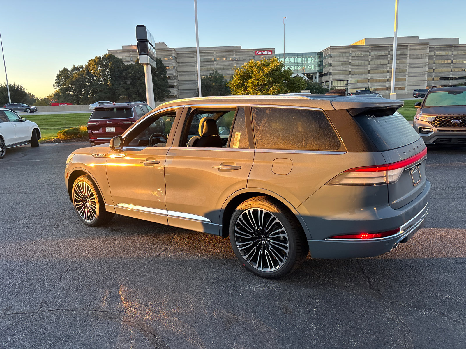 New 2026 Lincoln Aviator Black Label w/ Dynamic Handling Package AWD/4WD image 5