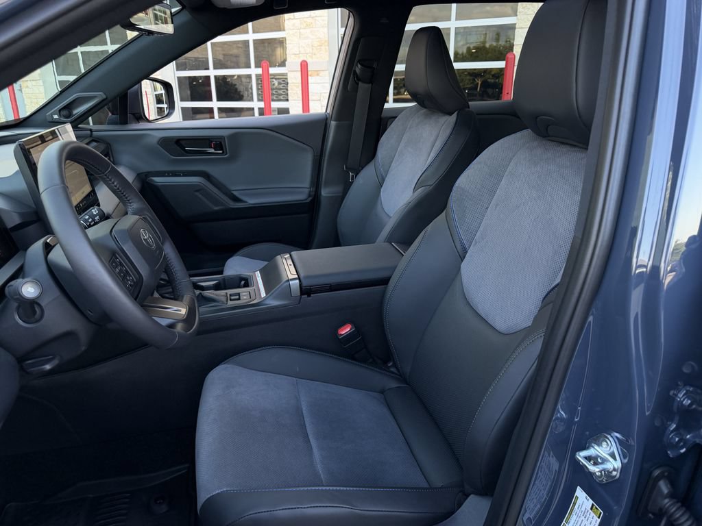 Used 2026 Toyota RAV4 XSE w/ Panoramic Sun Roof Package AWD/4WD image 25
