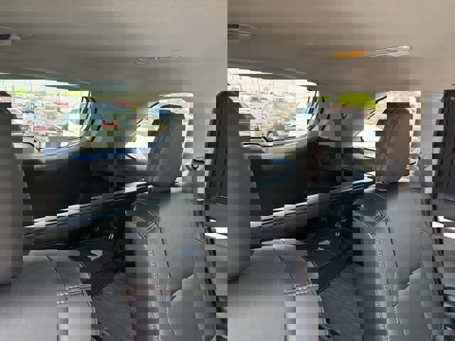 Used 2019 Toyota Highlander XLE AWD/4WD image 14